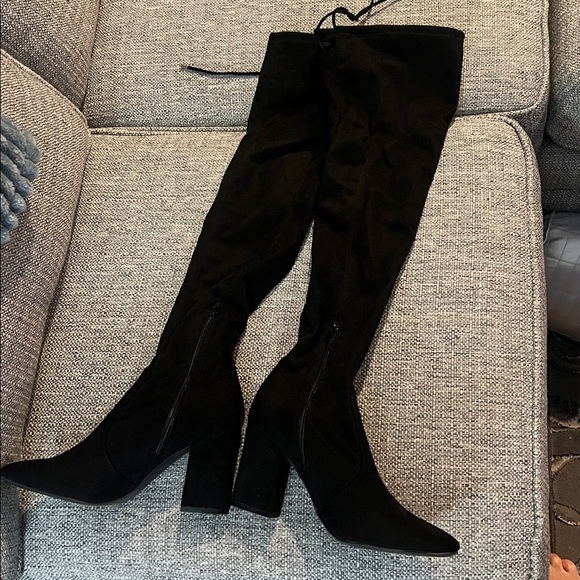 Unisa Unquesia Over-The-Knee Black Faux Suede Boots Women's Size 9    NWOT - Picture 2 of 9